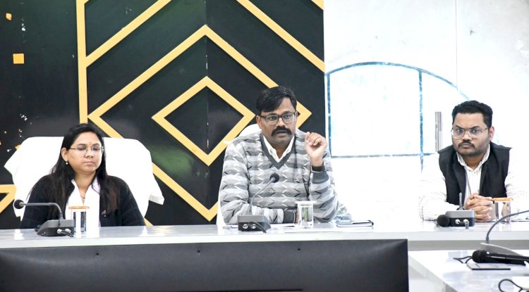 कलेक्टर ने समिति प्रबंधकों की ली बैठक