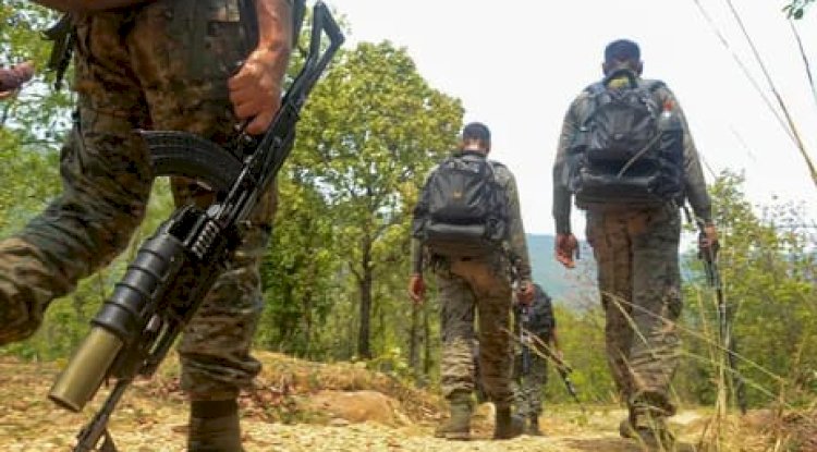 नक्सलियों के साथ मुठभेड़ में तीन जवान शहीद दो घायल