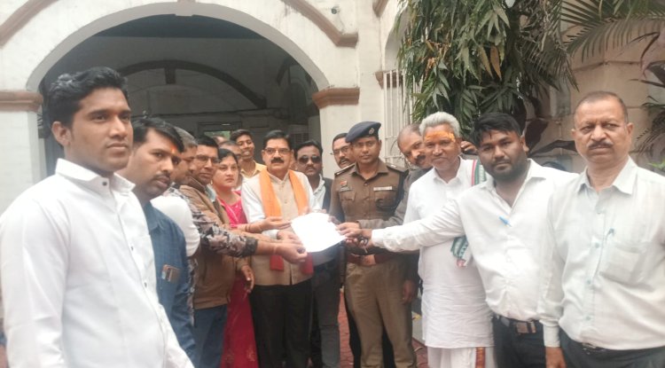 बाबा सत्यनारायण पर आपत्तिजनक टिप्पणी का मामला साहू समाज ने एसपी को सौंपा ज्ञापन