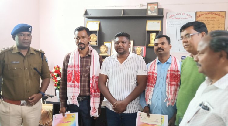 घायलों को मदद करने वाले को विधायक ने किया सम्मानित