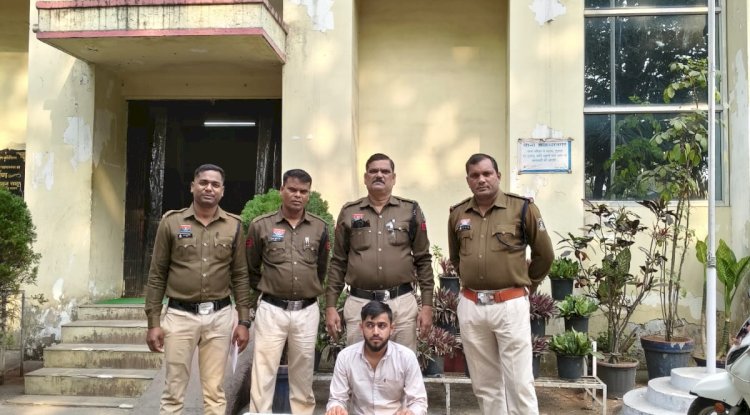 क्रिकेट के आनलाइन सट्टा संचालक पर कडी कार्रवाई एक गिरफ्तार अन्य फरार