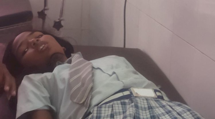 मोटरसाइकिल की टक्कर से छात्रा घायल