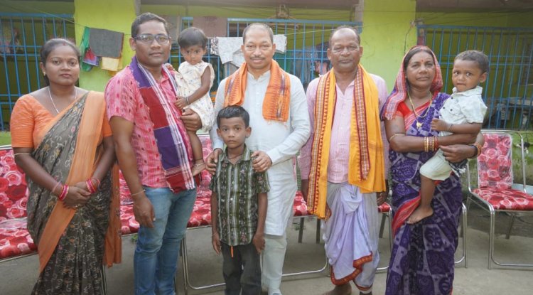 राउरकेला के एस आई राज्य लोक सेवा आयोग में 131 वीं रैंक से उत्तीर्ण