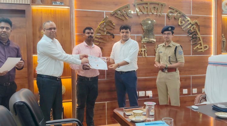 सड़क दुर्घटना में घायलो की मदद करने वालो को सम्मानित किया गया 