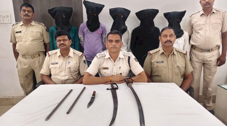 डकैती की साजिश नाकाम हथियारों के साथ पांच आरोपी गिरफ्तार
