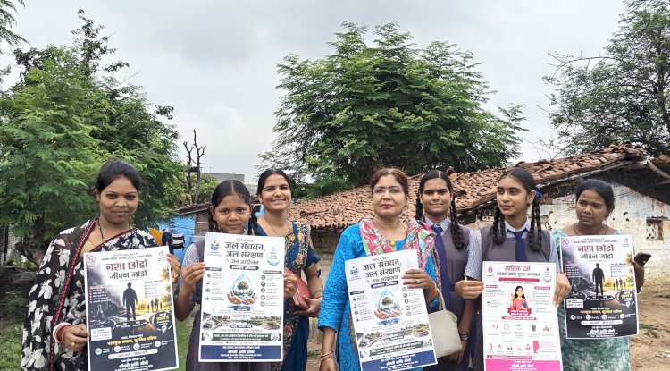विद्यालय और समुदाय के बीच सशक्त सेतु बनीं छात्राएँ