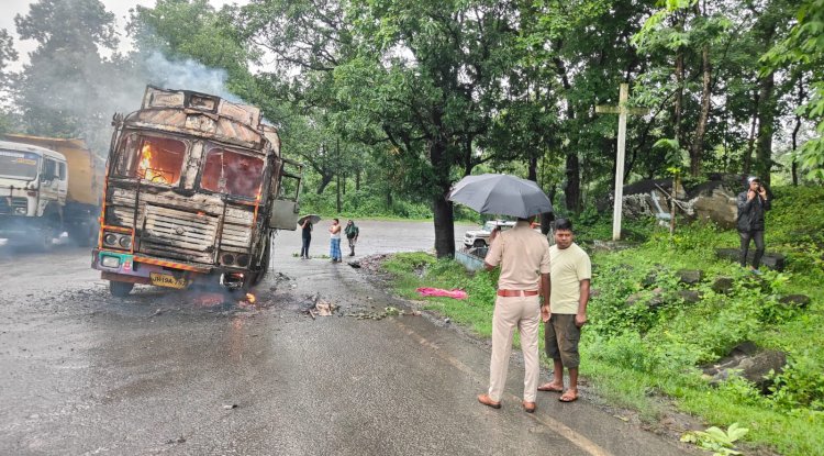 केरिया घाटी में मालवाहक ट्रक में लगी