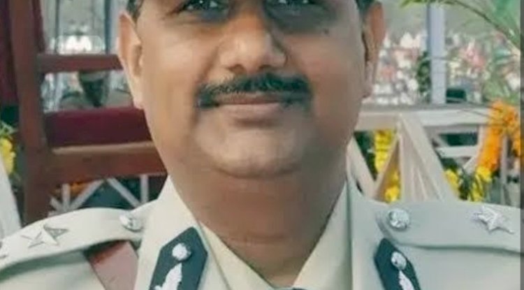 आइपीएस अधिकारीयों ने गोद लिए थाने