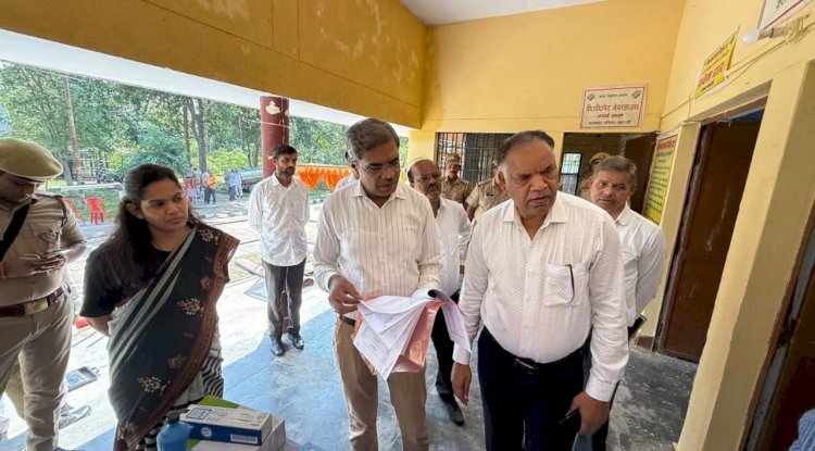 डीएम के समक्ष की गई शिकायतों का संतोष जनक निपटारे का निर्देश