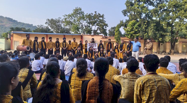 सीटीई के छात्रों ने नुक्कड़ नाटक के जरिये सरकारी योजनाओं से लोगों को किया जागरूक
