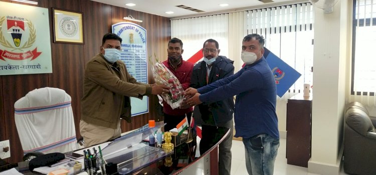 पुलिसकर्मीयो ने अपनी समस्याओं को लेकर अधिक्षक से की मुलाकात 