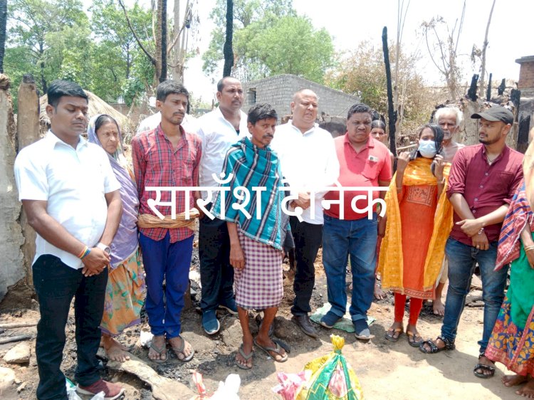 अग्नि पीड़ित परिवारो के मदद के लिए बढे कई हाथ  