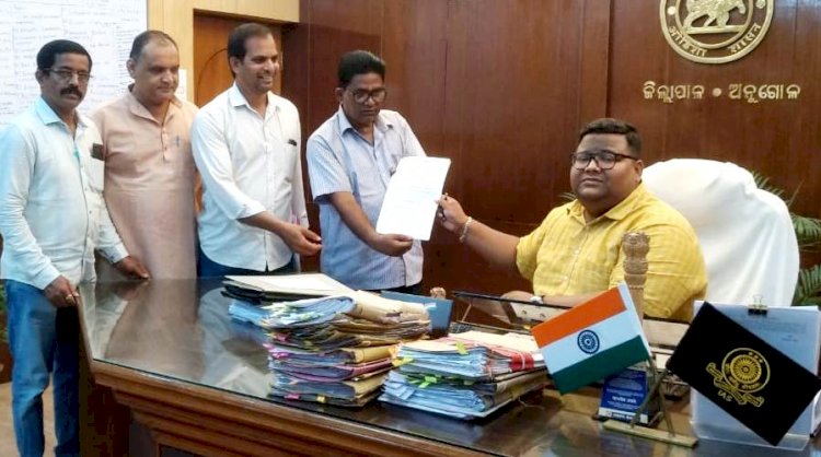 सड़क संबंधी विभिन्न मुद्दों को लेकर जिलाधिकारी को दावा पत्र