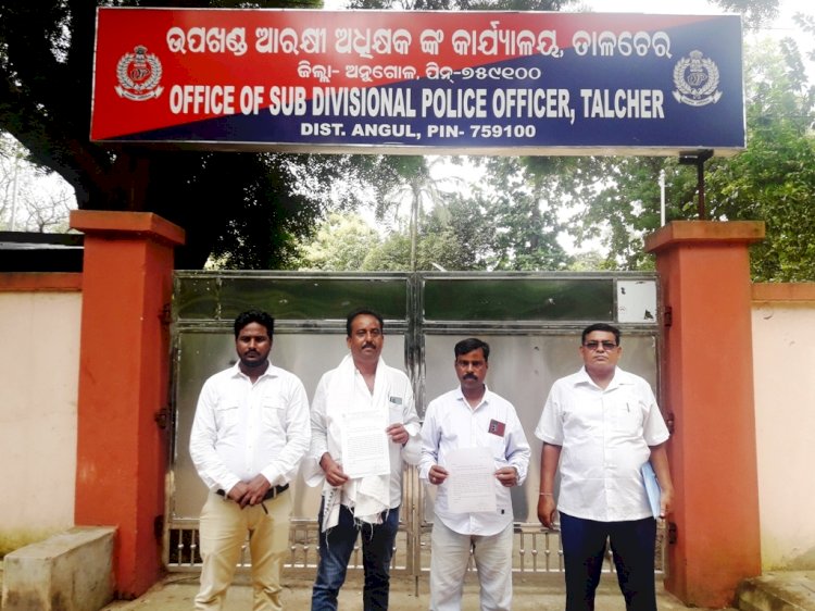 नशे के आदी युवक की हिंसा को लेकर अनुमंडल पुलिस अधिकारी से शिकायत