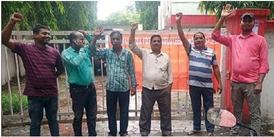डाक कर्मचारियों का विरोध प्रदर्शन 