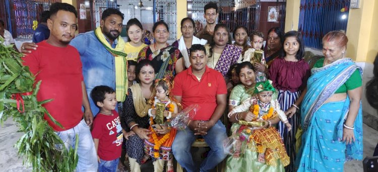 राधा कृष्ण के रूप में शिशुओ ने प्रतियोगिता में लिया भाग 