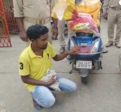 शराब आपूर्ति के लिए स्कूटी है पहली पसंद 