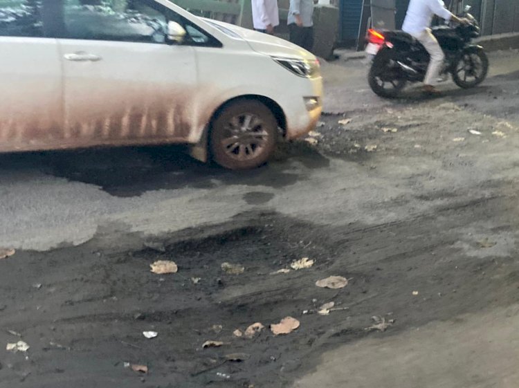 जर्जर हो चुके सड़क के नविनीकरण की होने लगी मांग 