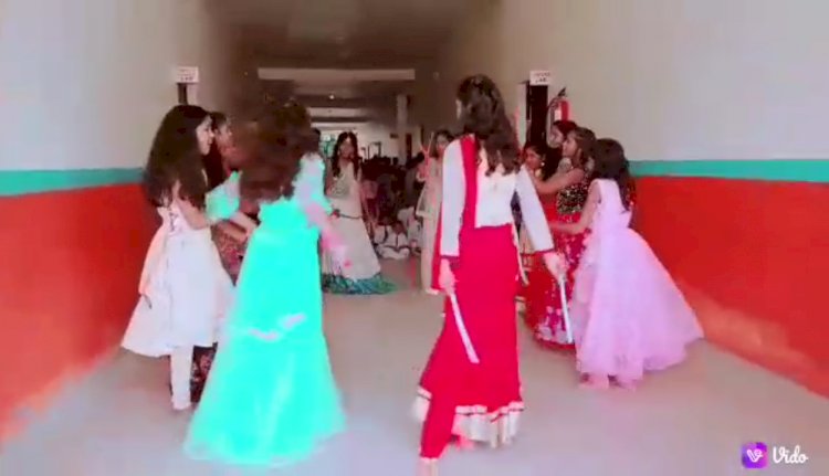 विद्यालय में डांडिया का आयोजन 