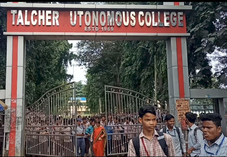 सुरक्षा को लेकर कॉलेज के छात्रों का प्रदर्शन