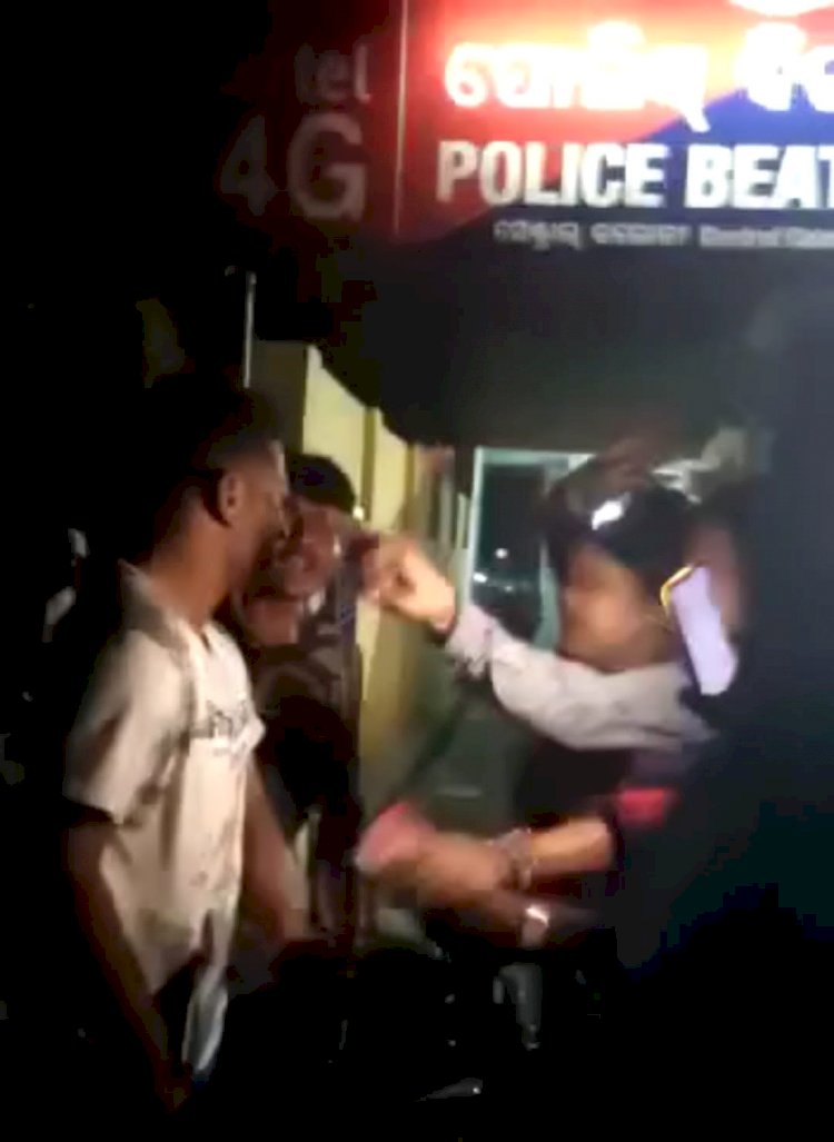 चौकी प्रभारी की पिटाई बना चर्चा का विषय 