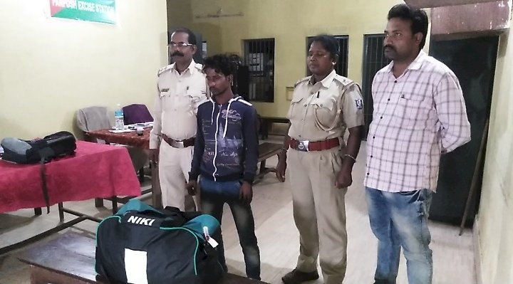 तकरीबन सात किलो गांजा के साथ एक व्यक्ति गिरफ्तार 