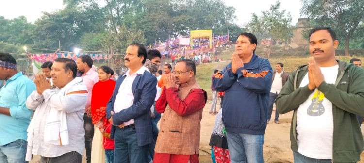 ब्राह्मणी नदी तटपर सूर्य उपासना का पर्व छठपूजा संपन्न 