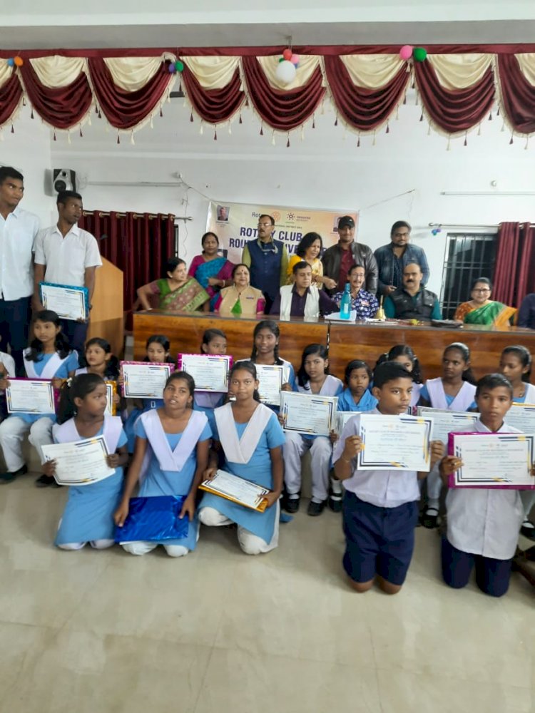 बालदिवस पर महिलाओं ने दिव्यांगो पर लुटाई ममता रोटरी क्लब ने किया पुरस्कृत 