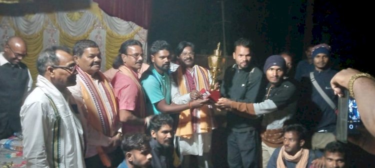 महतो समाज फुटबाल प्रतियोगिता में जमबेरना दूसरी बार प्रथम 