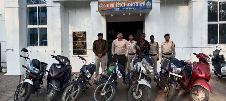 चोरी की सात मोटरसाइकिल समेत आरोपी पुलिस के कब्जे में 