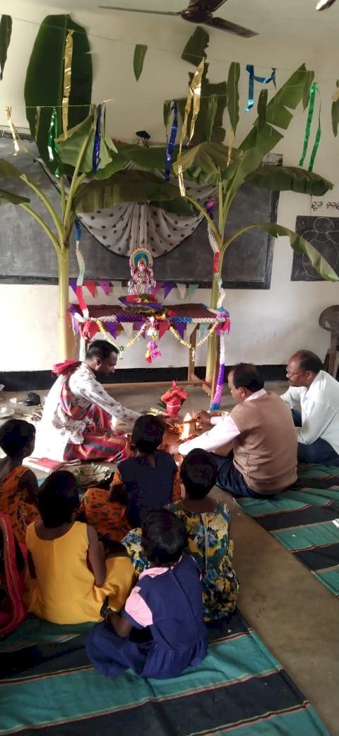 विद्यालयो में गणतंत्र दिवस के साथ माँ सरस्वती देवी की पूजा की गई 