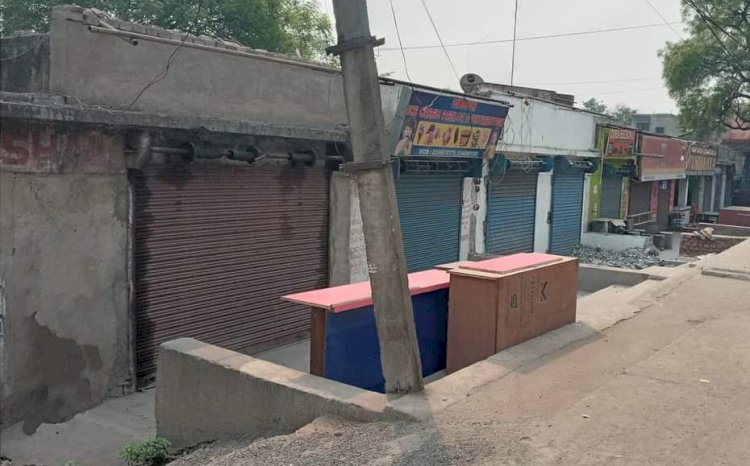  सड़क का अतिक्रमण करने वाले दुकानदारो पर सख्त हुई प्रशासन 