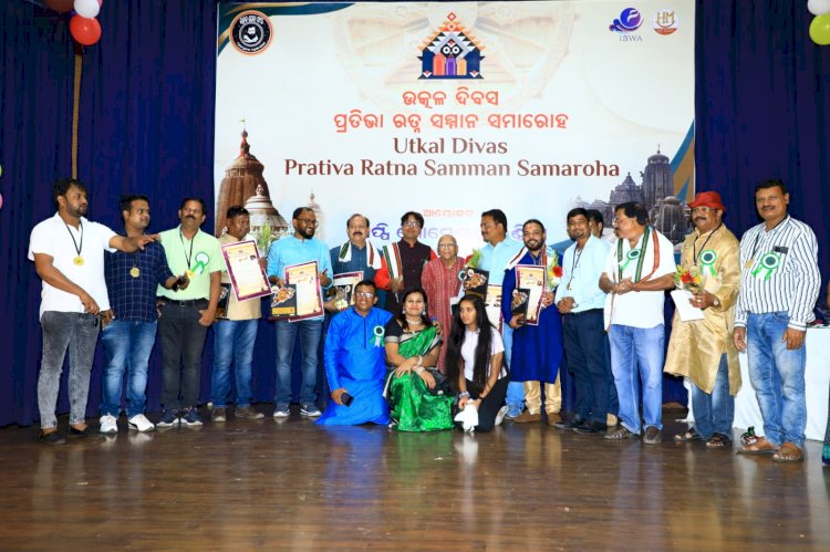 हैप्पी मोमेंट्स प्रतिभा रत्न सम्मान समारोह