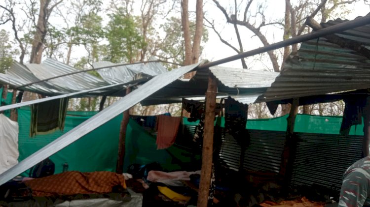 सीआरपीएफ के नवीन कैंप पर मौसम की मार 