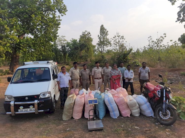 भारी मात्रा में गाँजा के साथ वाहन जब्त 