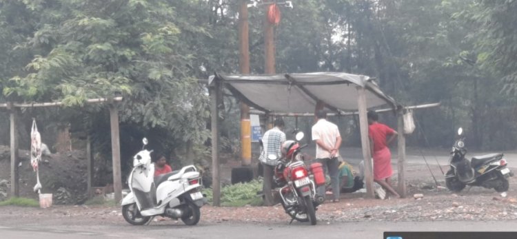 नियमों का उलंघन कर सड़क किनारे बिक रही है मांस 