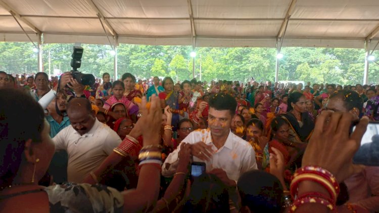 5टी सचिव वीके पांडियन तालचेर के दौरे पर