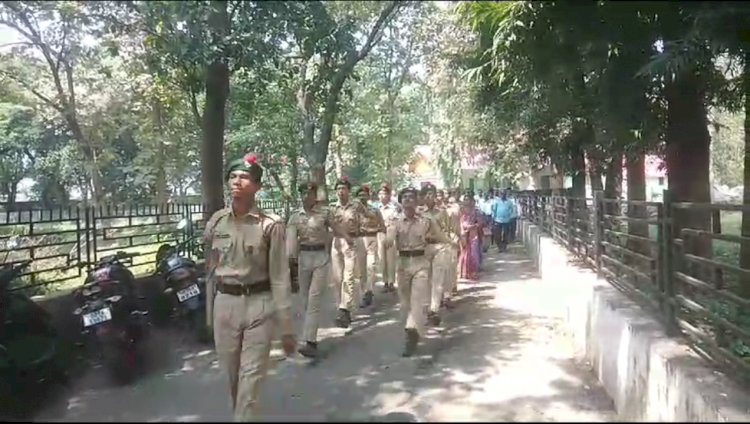 भूतपूर्व सैनिकों के सम्मान में एनसीसी कैडेट की रैली 