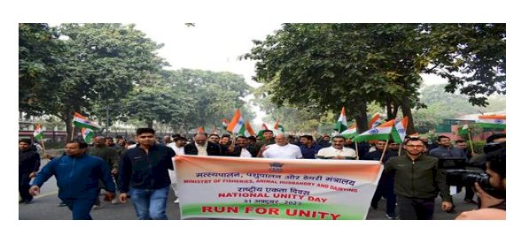 केन्द्रीय मंत्री ने रन फोर यूनिटी को हरी झंडी दिखाई 