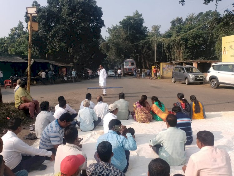 विभिन्न मांगों को लेकर सांसद ने राष्ट्रीय राजमार्ग को एक घंटे तक बंद रखा