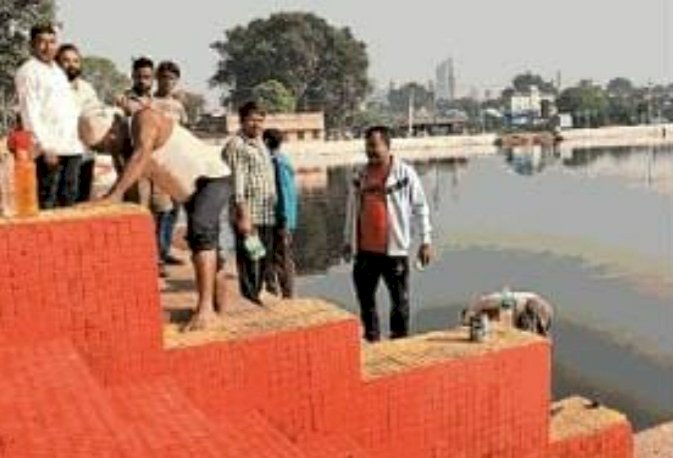 महापर्व छठ को लेकर विभिन्न छठ घाटों की सफाई कार्य जोरों पर