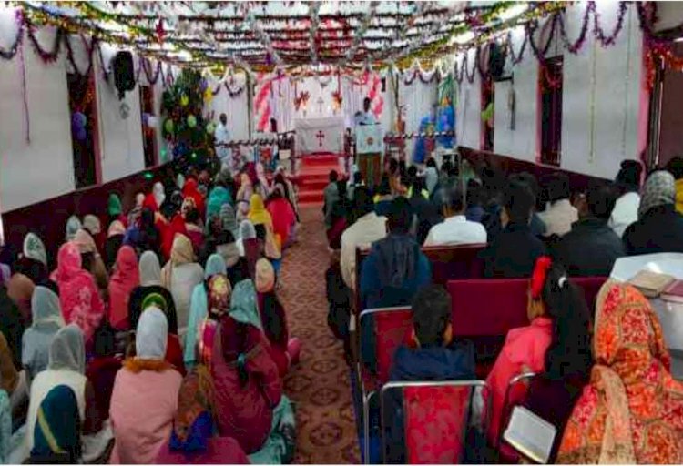 क्रिसमस में फादर ने दिया मानवता का संदेश 