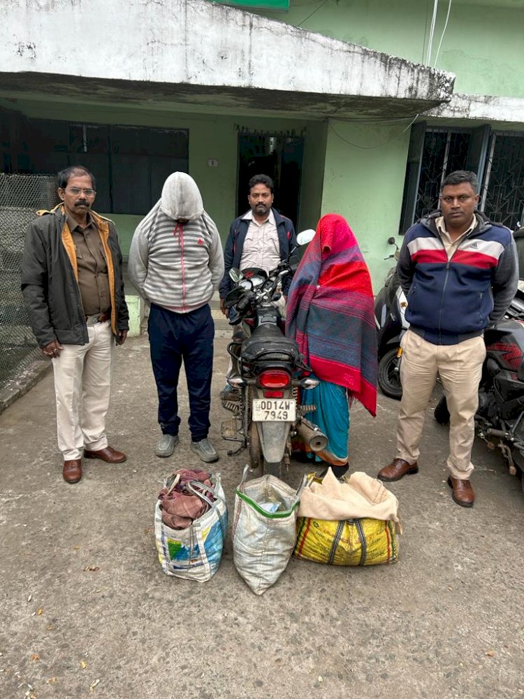 देशी शराब के साथ महिला समेत दो आरोपी गिरफ्तार 