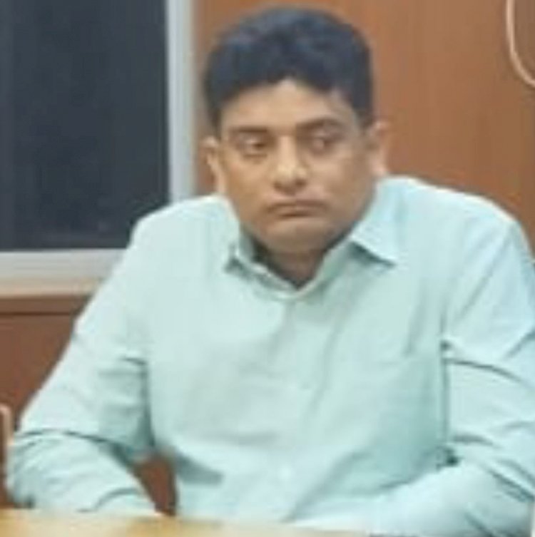 सतर्कता विभाग के हत्थे चढा़ परिवहन निरीक्षक