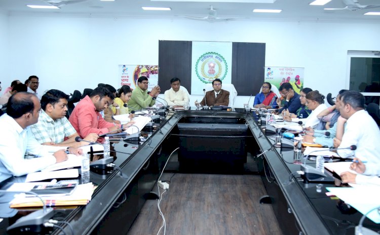 चुनाव को लेकर कलेक्टर ने ली अधिकारीयों की बैठक 