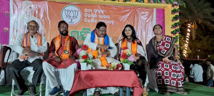 पूर्व सांसद मोरिश कुजुर की पुत्रबधू ने थामा कमल 