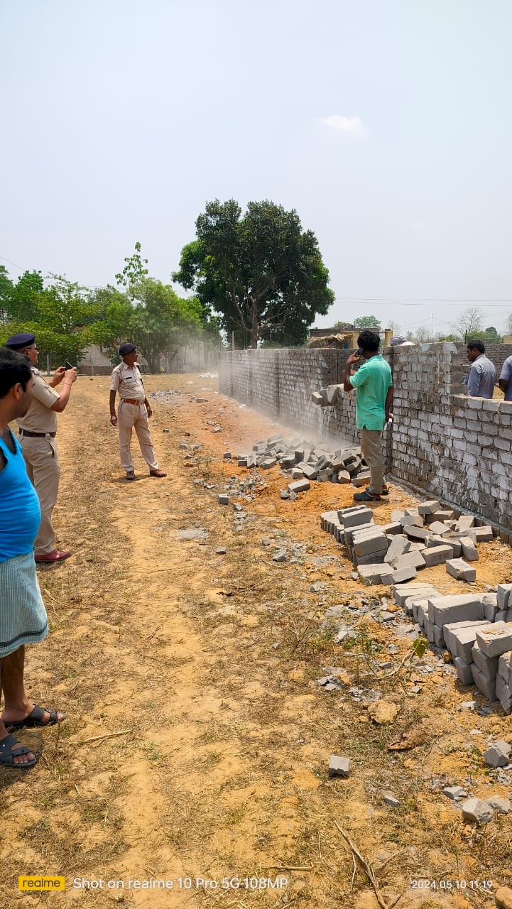 रेलवे प्रशासन द्वारा अवैद्य अतिक्रमण पर कार्यवाही 