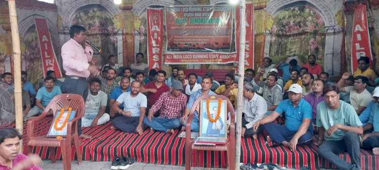 खुर्दा मंडल चालकों का आठ दिवसीय धरना