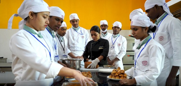 क्षमता निर्माण एवं रोजगार में कार्यरत जिला खनन संस्थान