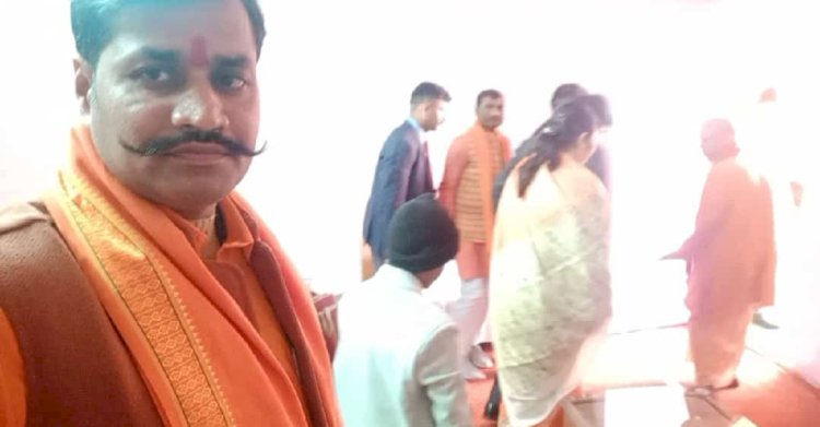 योगी आदित्यनाथ ने स्वर्गीय कार्यकर्ता के परिवार के साथ हमेशा रहने का किया वादा 